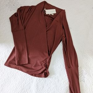 Blouse with ruched side